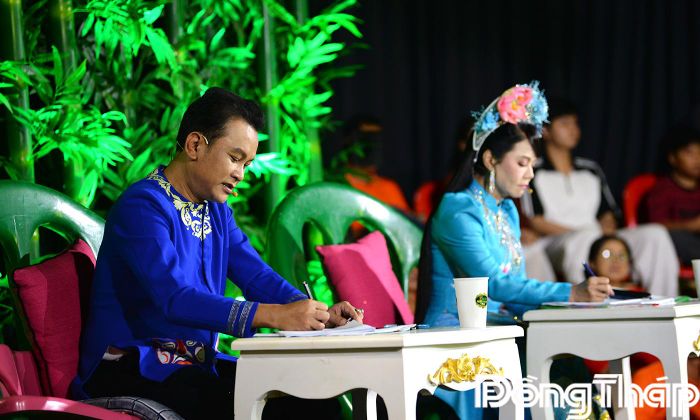 Và những khoảnh khắc tập trung cao độ chấm điểm của Ban giám khảo.