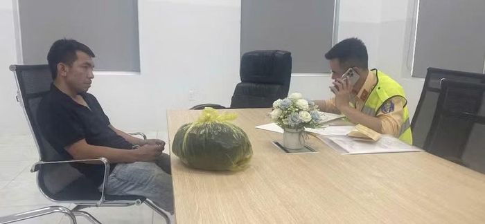 Tài xế Vũ Đức Thịnh điều khiển xe đầu kéo gây rơi vãi mảnh sắt trên cao tốc. Ảnh: ĐVCC