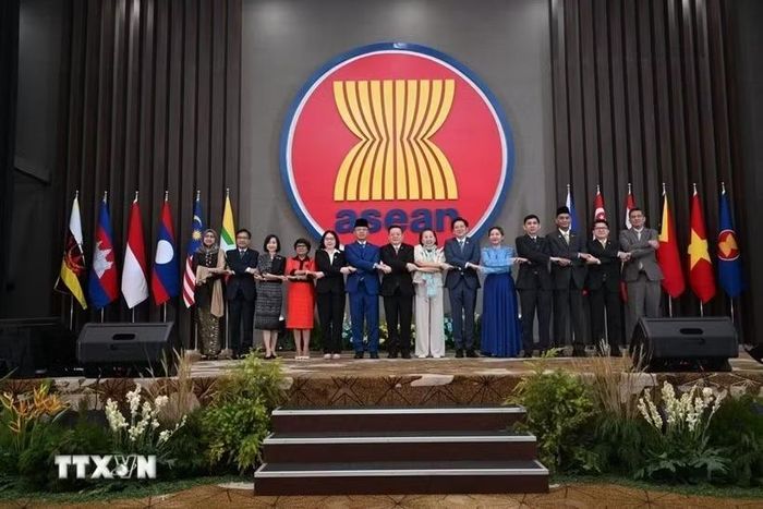 Các đại biểu quan chức tại lễ kỷ niệm. Ảnh: Đỗ Quyên/TTXVN