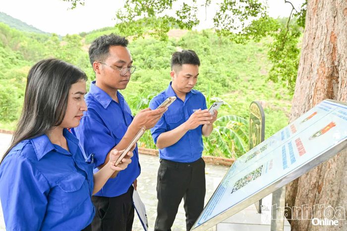 Công trình thanh niên "Chuyển đổi số trong tuyên truyền quảng bá du lịch Khánh Hòa" do Đoàn Thanh niên Các cơ quan Đảng tỉnh và Đoàn Thanh niên UBND tỉnh thực hiện tại xã Trung Khánh Vĩnh.