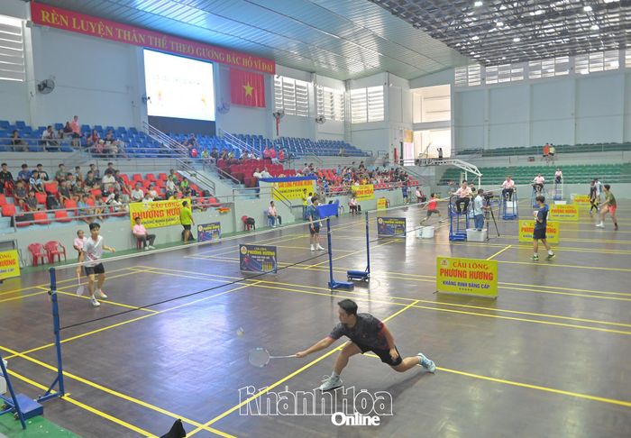 Các vận động viên thi đấu.