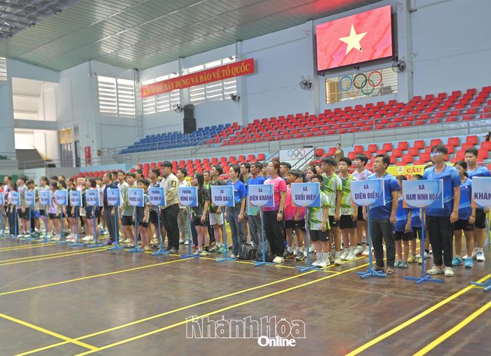 Các đoàn vận động viên tham gia giải.