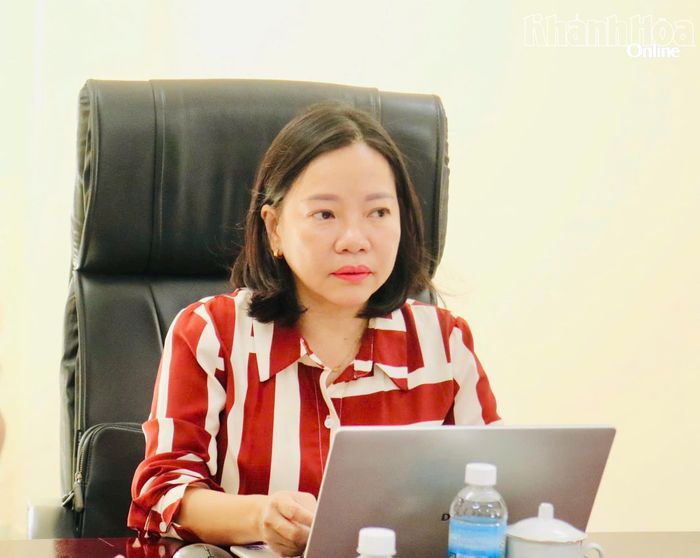 Bà Thái Thị Lệ Hằng chủ trì cuộc họp.