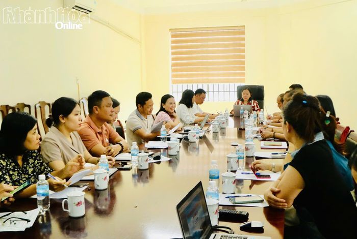 Quang cảnh cuộc họp.