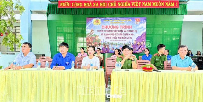 Các đại biểu tham dự chương trình.