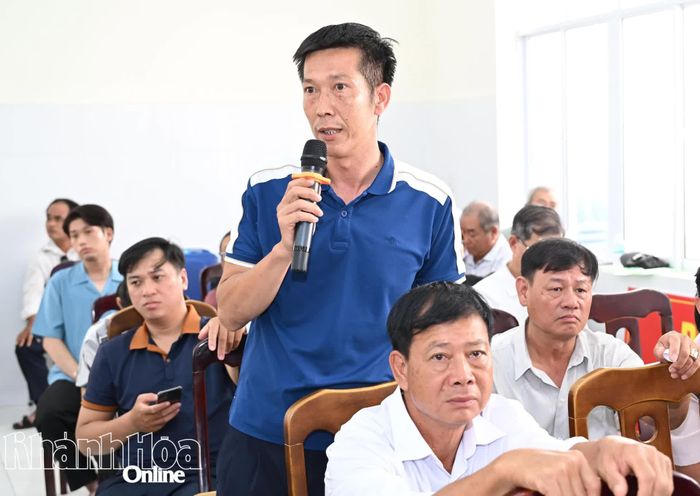 Đại biểu phát biểu ý kiến tại hội nghị.