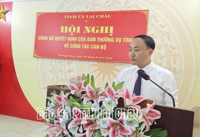 Đồng chí Trịnh Quang Anh - Tân Phó Bí thư Đảng ủy xã Mường Khoa phát biểu nhận nhiệm vụ.