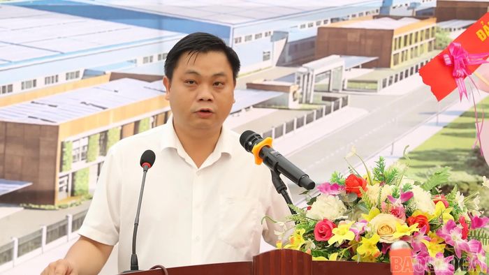 Lãnh đạo UBND phường phát biểu tại lễ khởi công, khẳng định sự đồng hành, hỗ trợ nhà đầu tư trong quá trình triển khai dự án.