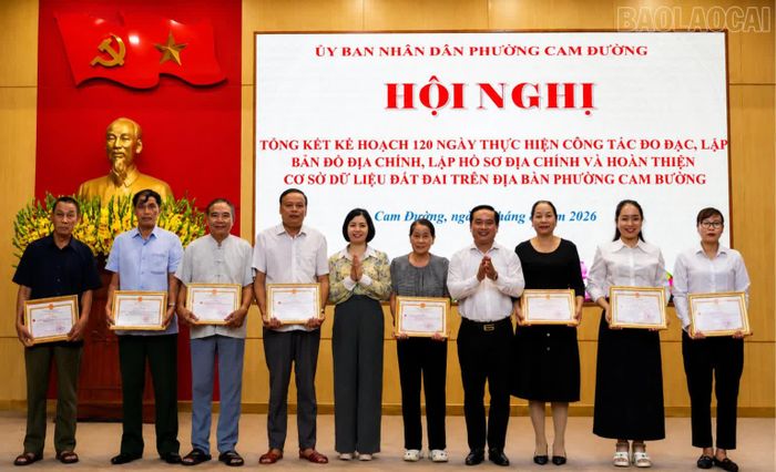 Khen thưởng các tập thể, cá nhân có thành tích tiêu biểu, góp phần thực hiện hiệu quả Kế hoạch 120 ngày.
