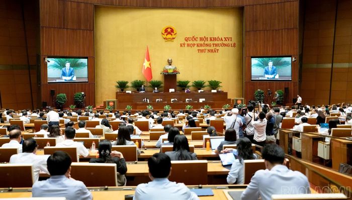 Quang cảnh phiên họp ở hội trường tại Kỳ họp không thường lệ thứ nhất, Quốc hội khóa XVI.