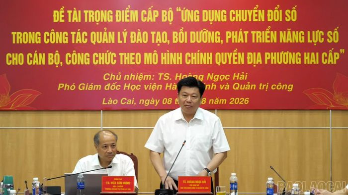 Tiến sĩ Hoàng Ngọc Hải - Phó Giám đốc Học viện Hành chính và Quản trị công phát biểu tại hội thảo.