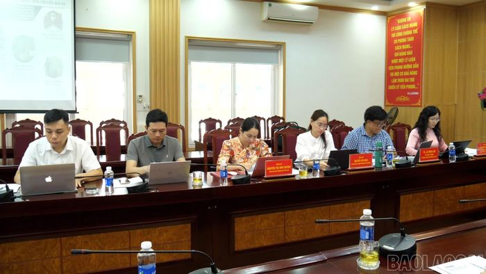 Các đại biểu tham dự hội thảo.