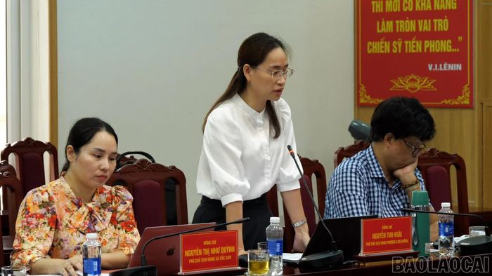 Các đại biểu nêu ý kiến tại buổi thảo luận.