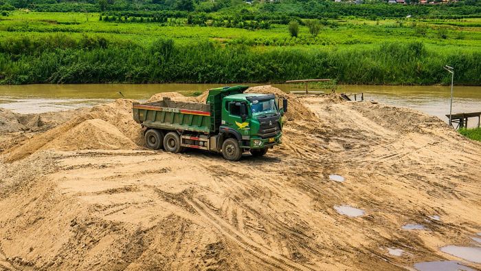 Các đơn vị được cấp phép khai thác khoáng sản trên địa bàn xã Đam Rông 3, về cơ bản đều tuân thủ tốt các quy định của pháp luật, đồng thời, tạo nguồn thu đáng kể cho ngân sách địa phương