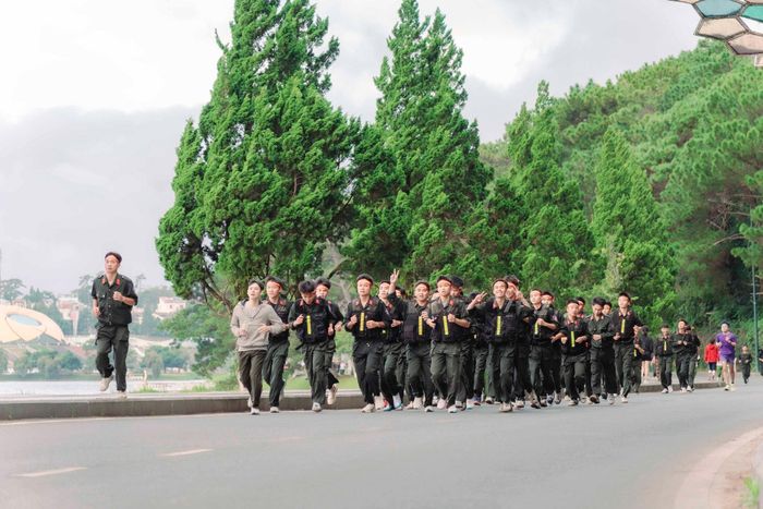 Chương trình chạy bộ “Bước chân chiến sĩ - Vì Nhân dân phục vụ” đang tạo thêm nét đẹp cho Đà Lạt ngàn hoa
