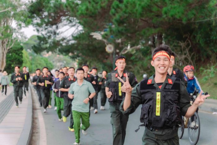 Chương trình chạy bộ “Bước chân chiến sĩ - Vì Nhân dân phục vụ” đang tạo thêm nét đẹp cho Đà Lạt ngàn hoa