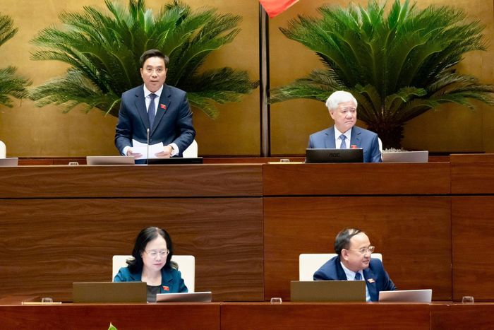 Phó Chủ tịch Quốc hội, Thượng tướng Nguyễn Doãn Anh điều hành phiên thảo luận