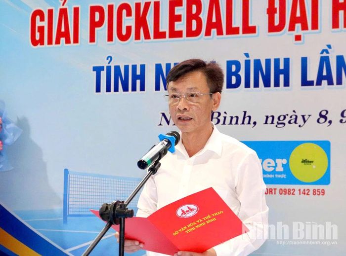Đồng chí Nguyễn Tân Anh, Phó Giám đốc Sở Văn hóa và Thể thao phát biểu khai mạc giải.