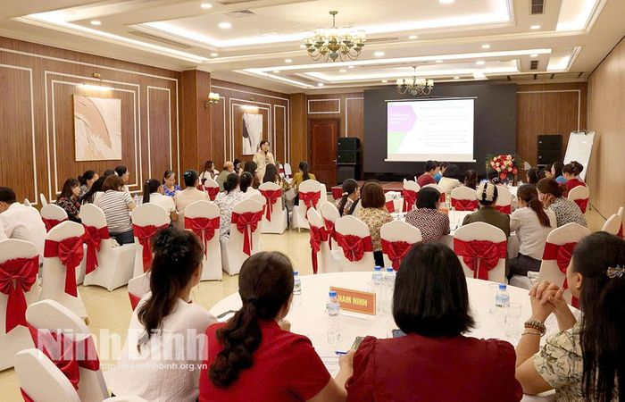 Hội viên các địa phương ở tỉnh Ninh Bình dự chương trình giới thiệu dự án No- RB.