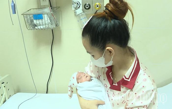 Sau 80 ngày điều trị tích cực, bé T.V đã nặng 1,6kg và phát triển ổn định.