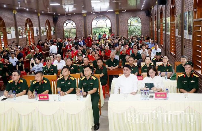 Các đại biểu dự buổi gặp mặt.