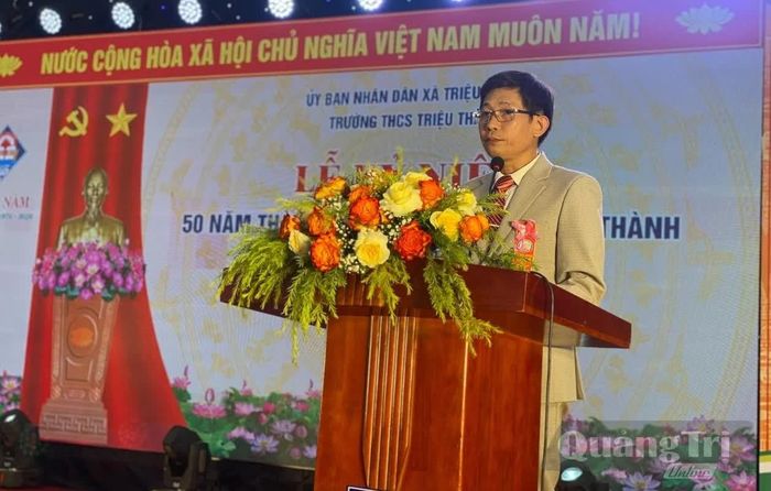 Ông Nguyễn Triệu Thanh, Hiệu trưởng Trường THCS Triệu Thành trình bày diễn văn tại lễ kỷ niệm - Ảnh: Việt Anh