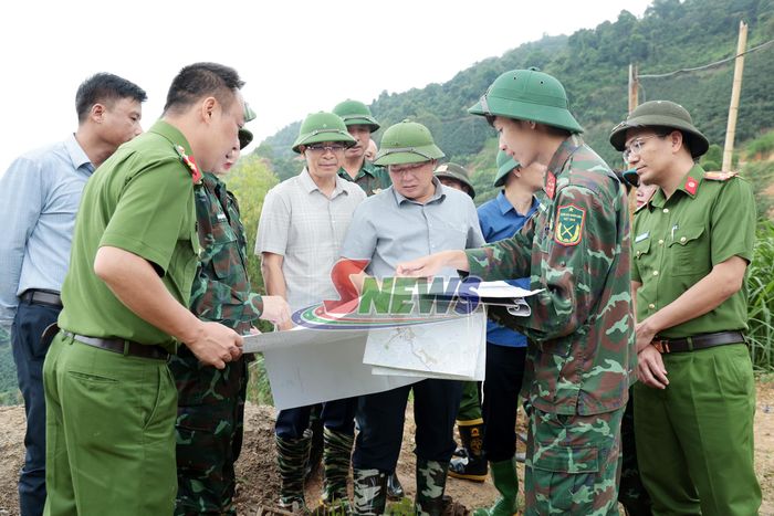 Các đơn vị báo cáo thực trạng thiệt hại và công tác khắc phục do mưa bão tại bản Lẩy, xã Muổi Nọi.