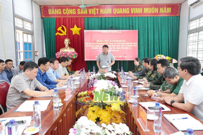 Đồng chí Phó Bí thư Thường trực Tỉnh ủy làm việc với xã Muổi Nọi về khắc phục thiệt hại do mưa bão gây ra trên địa bàn xã Muổi Nọi.