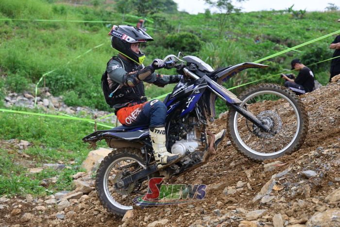 VĐV vượt dốc.