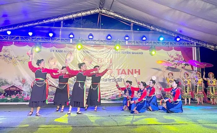 Người Cao Lan gìn giữ văn hóa truyền thống qua các làn điệu múa.