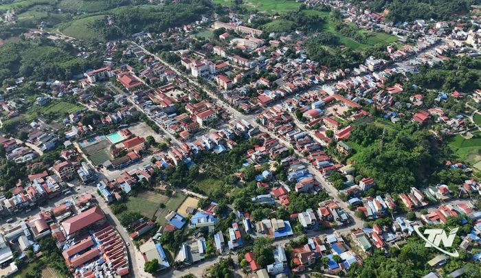 Khu trung tâm xã Định Hóa với dáng dấp của một đô thị miền núi.