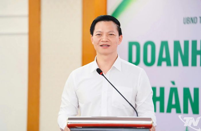 Đồng chí Chủ tịch UBND tỉnh Vương Quốc Tuấn phát biểu tại chương trình.