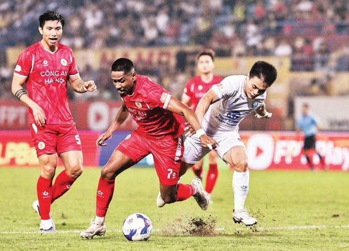 Bộ khung với nhiều tuyển thủ quốc gia (áo đỏ) là điểm tựa để CAHN hướng đến mục tiêu chinh phục đấu trường châu lục. Ảnh: nhandan.vn