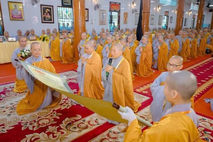 Cung an chức sự Hội đồng Thập sư Ni