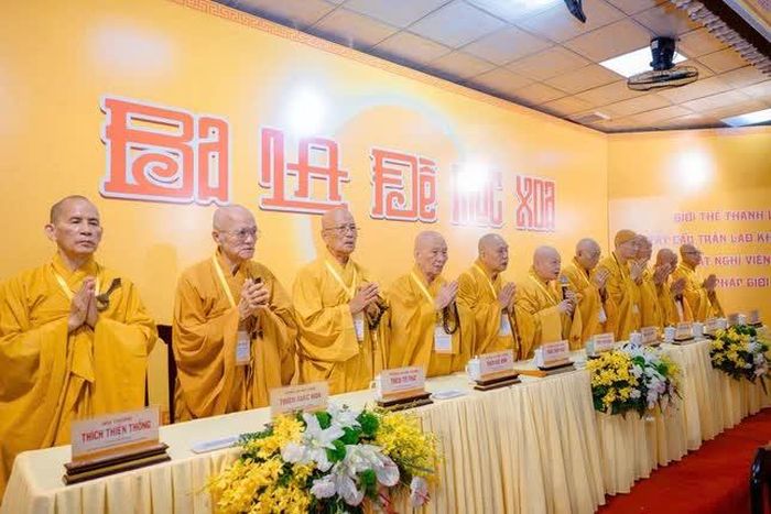 Chư tôn giáo phẩm chứng minh, tham dự