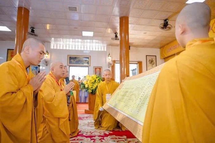 Cung an chức sự Hội đồng Thập sư Tăng