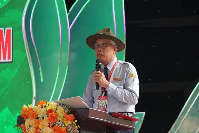 Huynh trưởng cấp Dũng - Tâm Ấn Hoàng Thúc Quyền báo cáo 75 năm Gia đình Phật tử Việt Nam hình thành và phát triển
