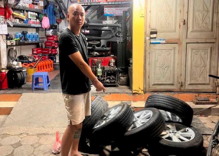 Nghi phạm bị điều tra sau các vụ trộm cắp bánh xe ô tô.