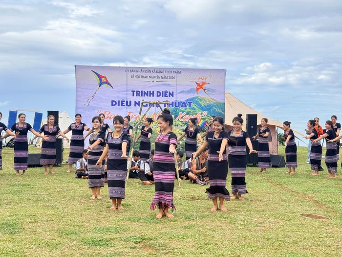 Văn hóa, ẩm thực địa phương được giới thiệu với du khách gần xa thông qua Lễ hội.