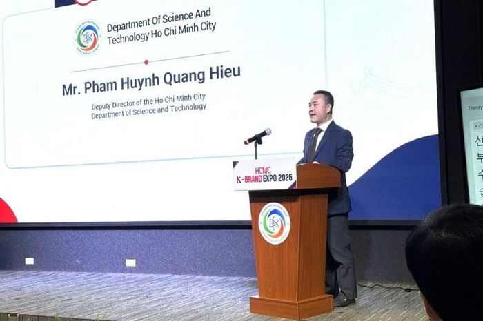 Phó Giám đốc Sở Khoa học và Công nghệ Tp. HCM Phạm Huỳnh Quang Hiếu chia sẻ thông tin về xu hướng hợp tác với doanh nghiệp Hàn Quốc. Ảnh Đỗ Doãn