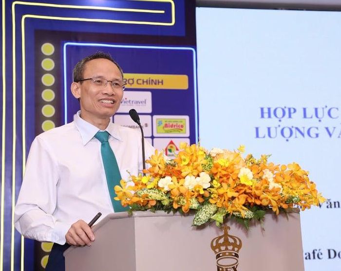  TS Cấn Văn Lực: Muốn tăng trưởng hai con số thì đầu tư và tiêu dùng chúng ta không thể tăng trưởng dưới 10%. 