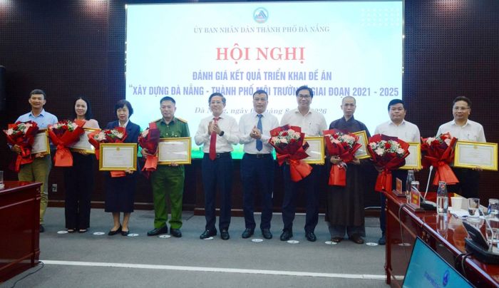 Lãnh đạo thành phố kêu gọi doanh nghiệp đồng hành trong chuyển đổi xanh, sản xuất xanh, tiết kiệm tài nguyên, năng lượng, giảm phát thải,tăng cường tuyên truyền, vận động và giám sát việc thực hiện các nhiệm vụ bảo vệ môi trường.