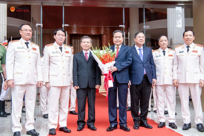 Chủ tịch Quốc hội Trần Thanh Mẫn và các đại biểu đến dự Lễ kỷ niệm 70 năm Ngày truyền thống lực lượng Cảnh sát kinh tế