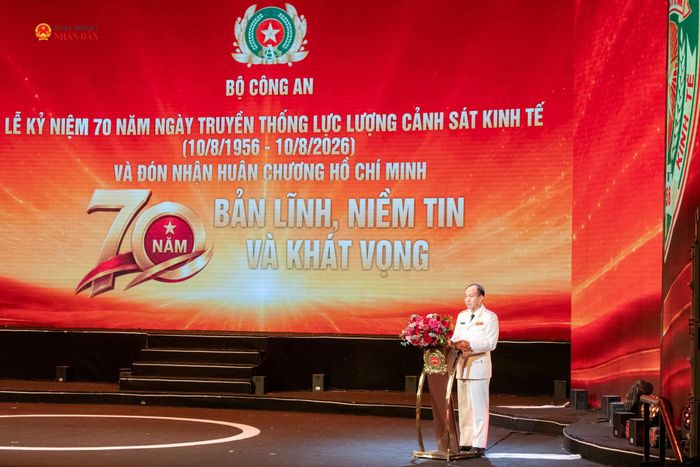 Cục trưởng Cục Cảnh sát điều tra tội phạm về tham nhũng, kinh tế, buôn lậu, Thiếu tướng Nguyễn Quang Phương trình bày Diễn văn kỷ niệm