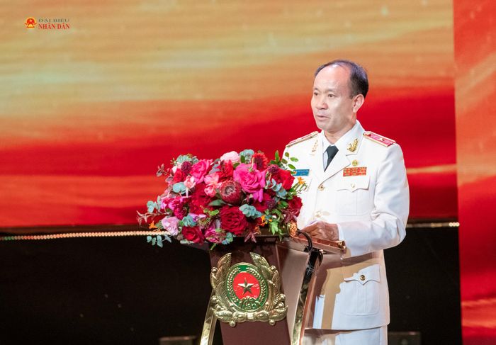 Cục trưởng Cục Cảnh sát điều tra tội phạm về tham nhũng, kinh tế, buôn lậu, Thiếu tướng Nguyễn Quang Phương trình bày Diễn văn kỷ niệm