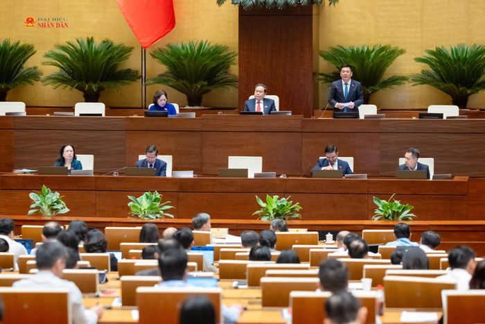 Chủ tịch Quốc hội Trần Thanh Mẫn chủ trì phiên họp, Phó Chủ tịch Quốc hội Nguyễn Hồng Diên điều hành nội dung phiên họp chiều 8/8