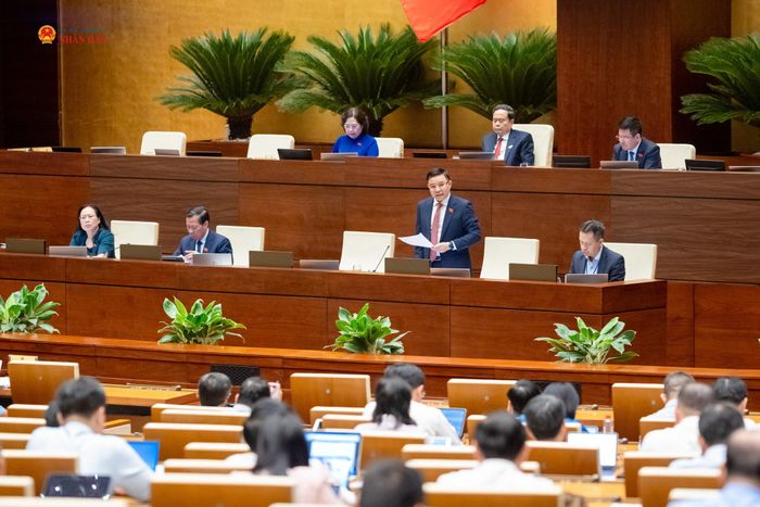 Bộ trưởng Bộ Công thương Lê Mạnh Hùng phát biểu giải trình, làm rõ một số vấn đề đại biểu Quốc hội nêu