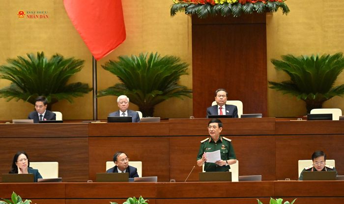 Phó Thủ tướng, Bộ trưởng Bộ Quốc phòng Đại tướng Phan Văn Giang phát biểu giải trình, làm rõ một số vấn đề đại biểu Quốc hội nêu