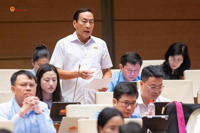 ĐBQH Phạm Văn Hòa (Đồng Tháp) phát biểu