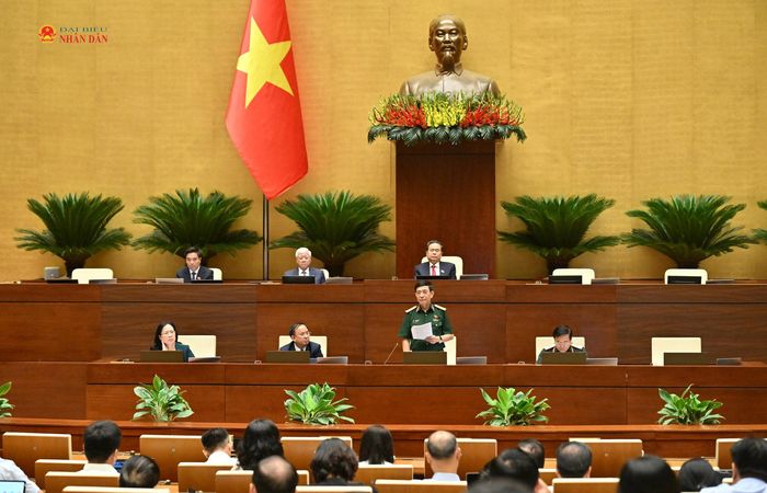 Phó Thủ tướng, Bộ trưởng Bộ Quốc phòng Đại tướng Phan Văn Giang phát biểu giải trình, làm rõ một số vấn đề đại biểu Quốc hội nêu